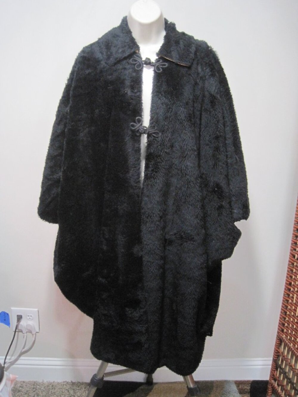 Vintage 60s 70s Black Faux Fur Double Frog Closures Arm Holes Cape Women Size XL